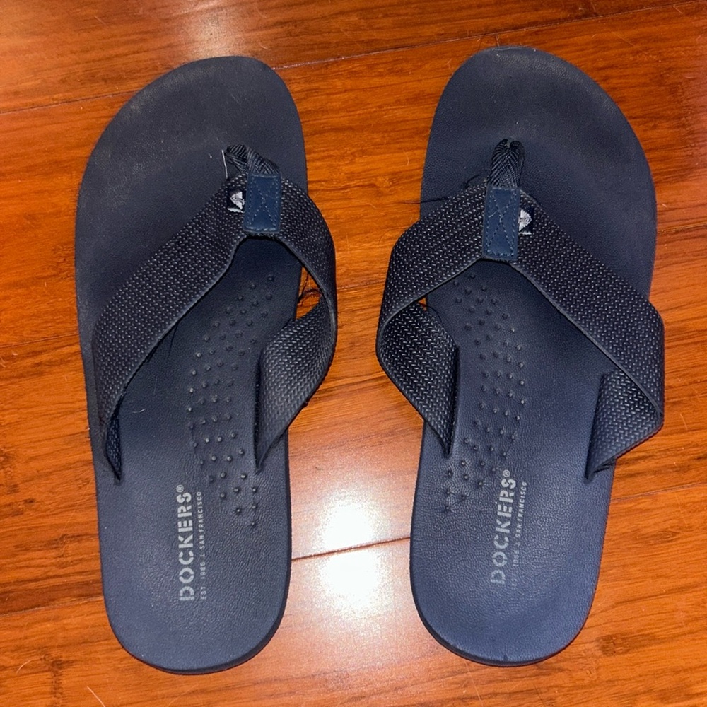 Dockers used flip flops 11